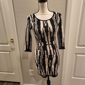 Size M Black & Cream Sweater Dress